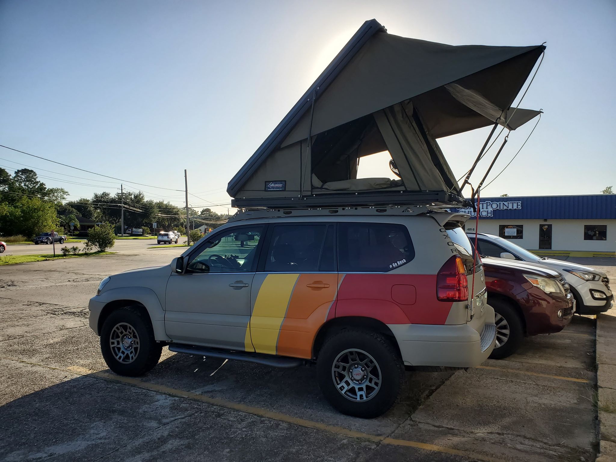 Bush Company AX27 Clamshell Roof Top Tent