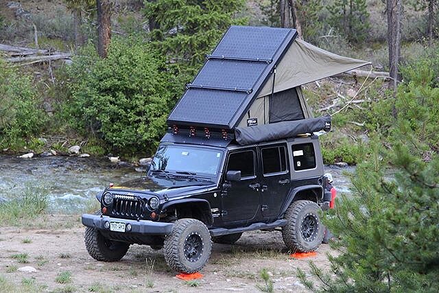 Bush Company AX27 Clamshell Roof Top Tent